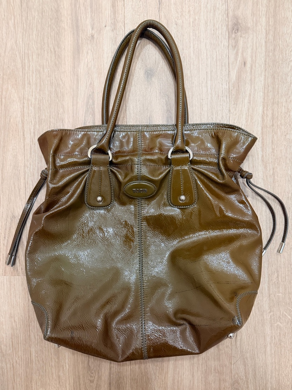 TOD'S Glossy Chestnut Patent Leather Tote